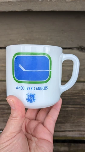 RARE Vintage Milk Glass Vancouver Canucks Mug, Canucks Memorabilia, sports fan