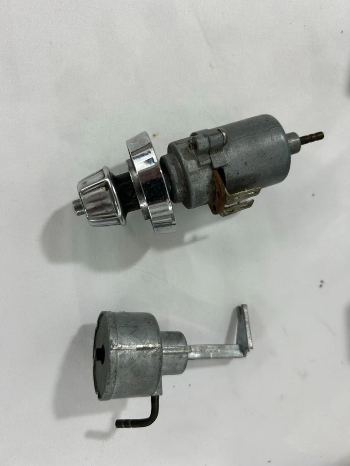 1958 雪佛兰 NOS 挡风玻璃洗衣机瓶雪佛兰 Impala Bel Air Biscayne Delray — 第 4/4 张图片