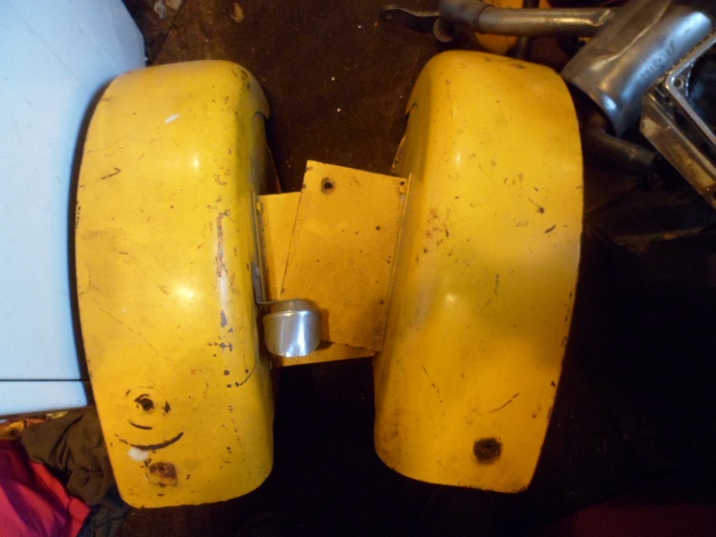 Cub Cadet Round Fenders 70 71 72 73 100 Nice Straight Pair- Decent