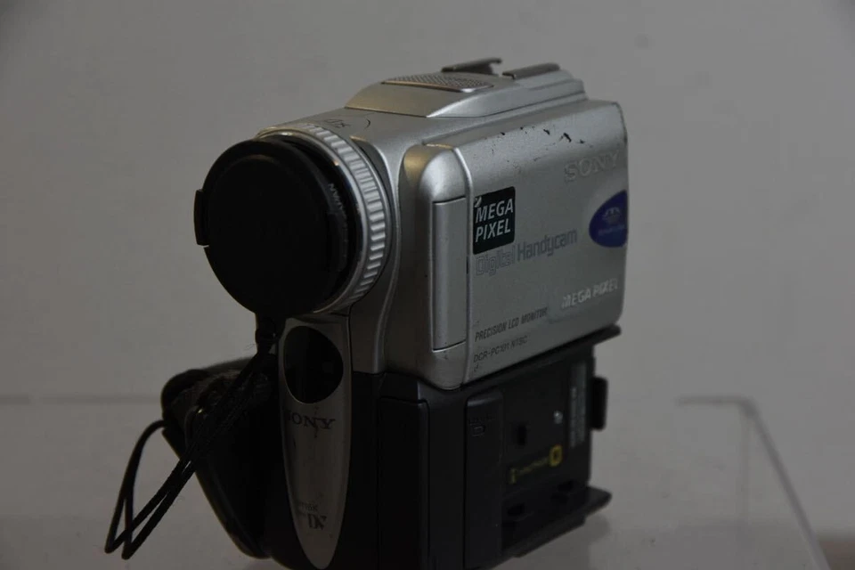 Used Sony Handycam DCR-PC101 Mini DV Camcorder 10x Zoom Night shot - Image 2 of 4