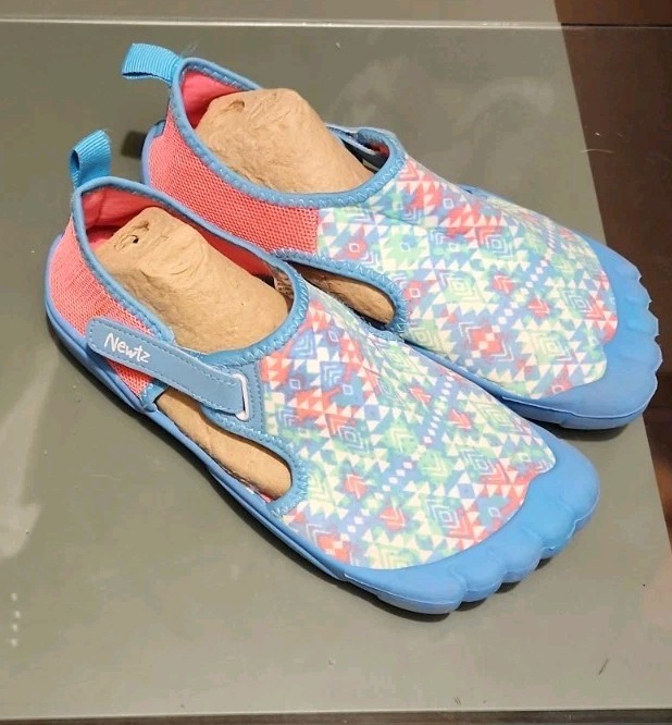 Newtz Blue Multicolor Rubber Hook & Loop Slip On Swim Girls Water Shoes Sz 4-5