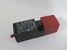 Omron D4DS-3AFS Safety Switch 2NC 1/2-14NPT 2A@400V *No Key* USED