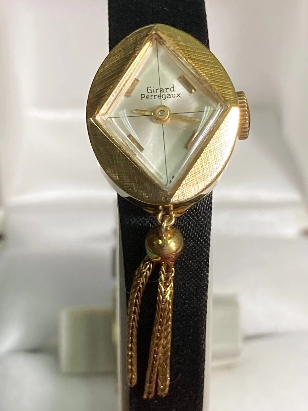 Girard Perregaux — Girard Perregaux ladies 18k gold swiss watch with 24 high end fashion bands