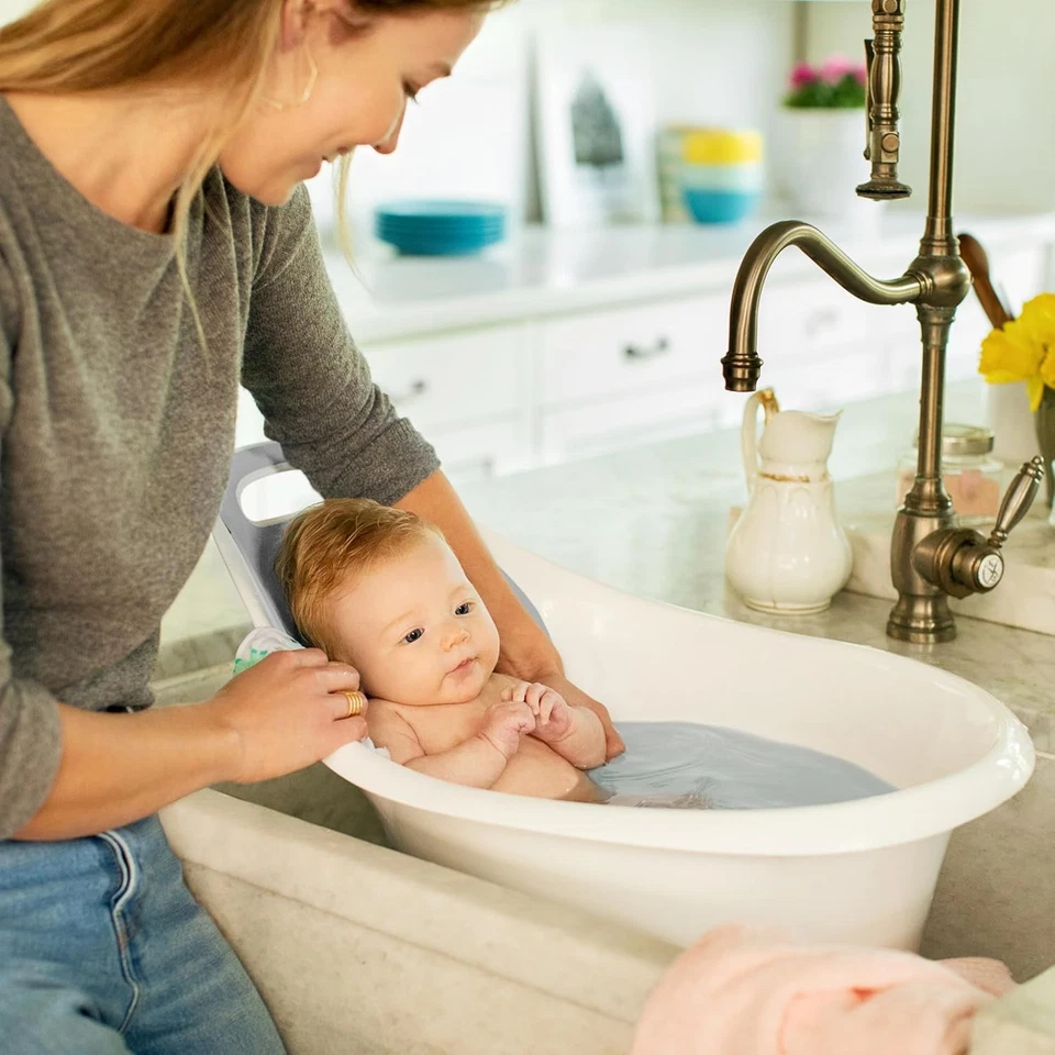 Bañera para bebé Munchkin® Sit & Soak™, 0-12 meses, blanca, 25 x 16,25 x 15 pulgadas Foto 4 de 4