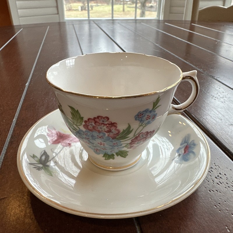 Royal Vale Bone China Made In England. Excellent Condition Cup & Saucer Vintage.