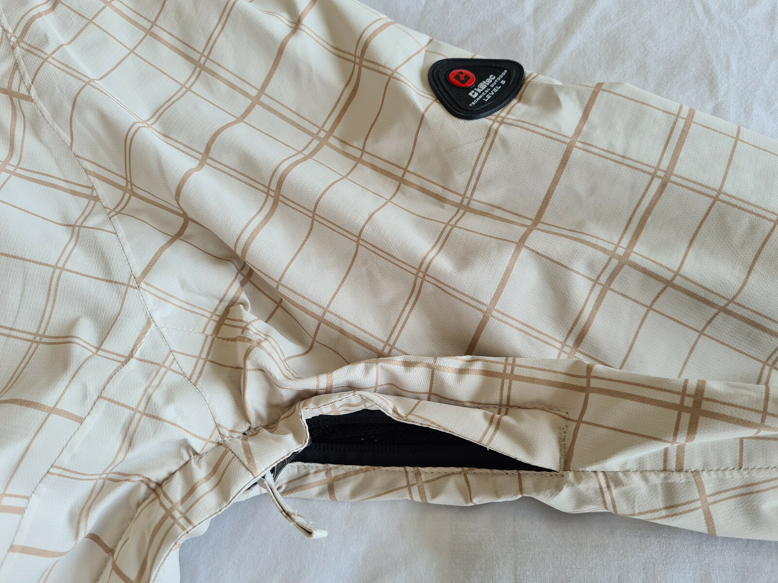 Mint condition Killtec level 5 beige sand check s… - image 4