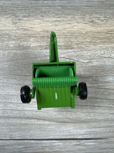 Ertl 1/64 John Deere 566 Round Baler With Plastic Round Bale - Picture 6 of 8