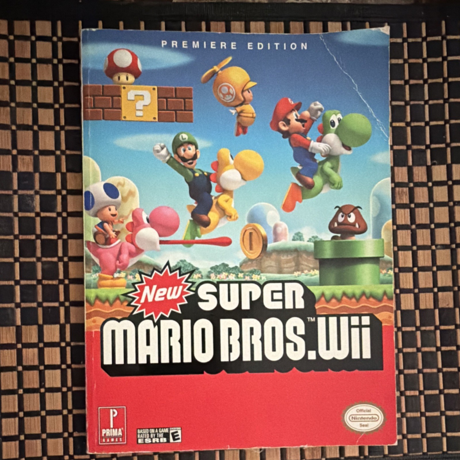 Prima Games New Super Mario Bros. Wii Premiere Edition Strategy Guide Mario