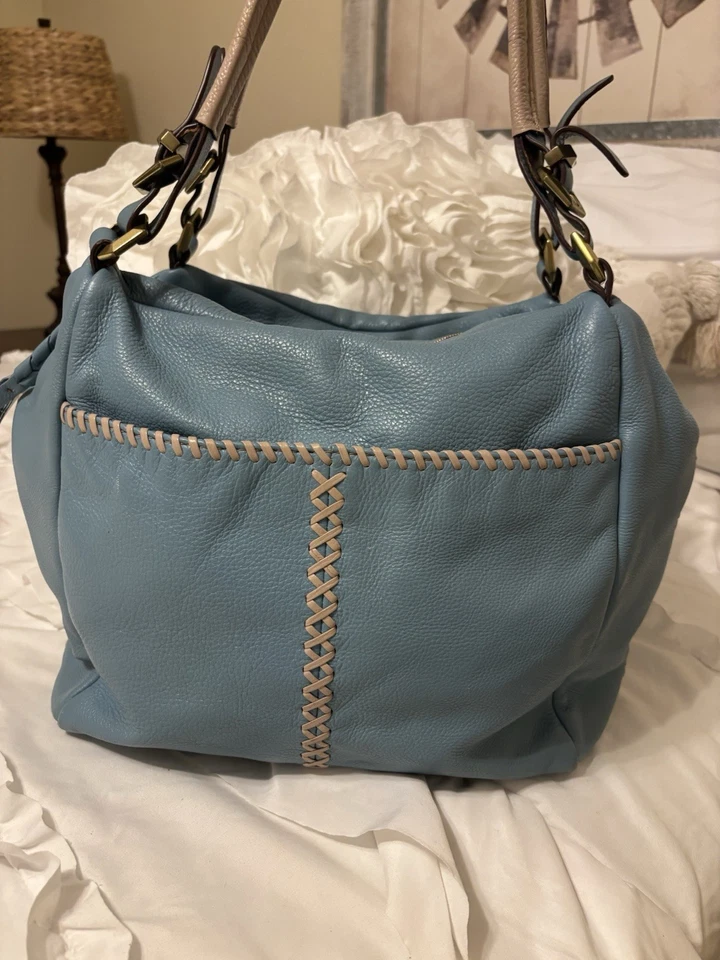 Cartera de cuero Oryany azul suave usada en excelente estado Foto 2 de 4