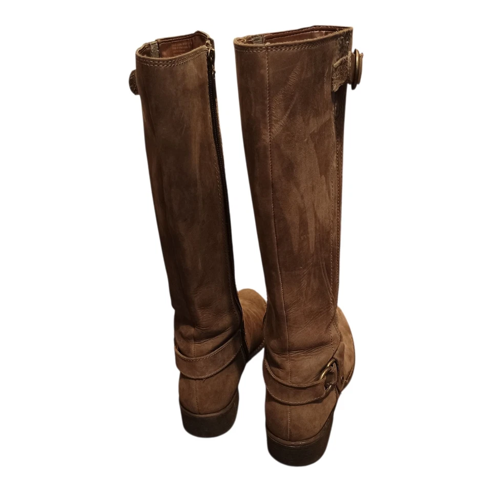 Botas de motocicleta Clarks femininas Orinoco couro camurça marrom alta fivelas tamanho 8M - Imagem 2 de 4