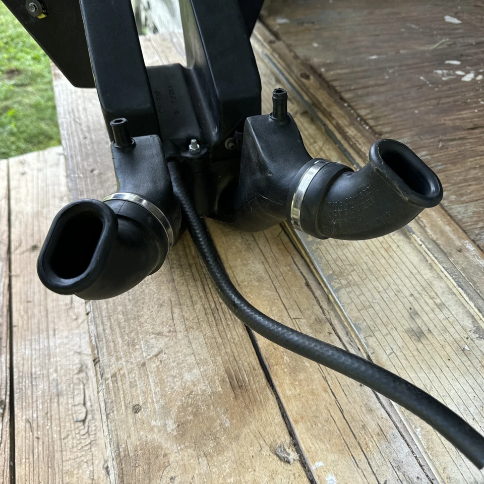 MOTO GUZZI Gebrauchter Luftfilterkasten v11 '99-'05 GU01114031 二手 空气过滤器盒 — 第 2/4 张图片