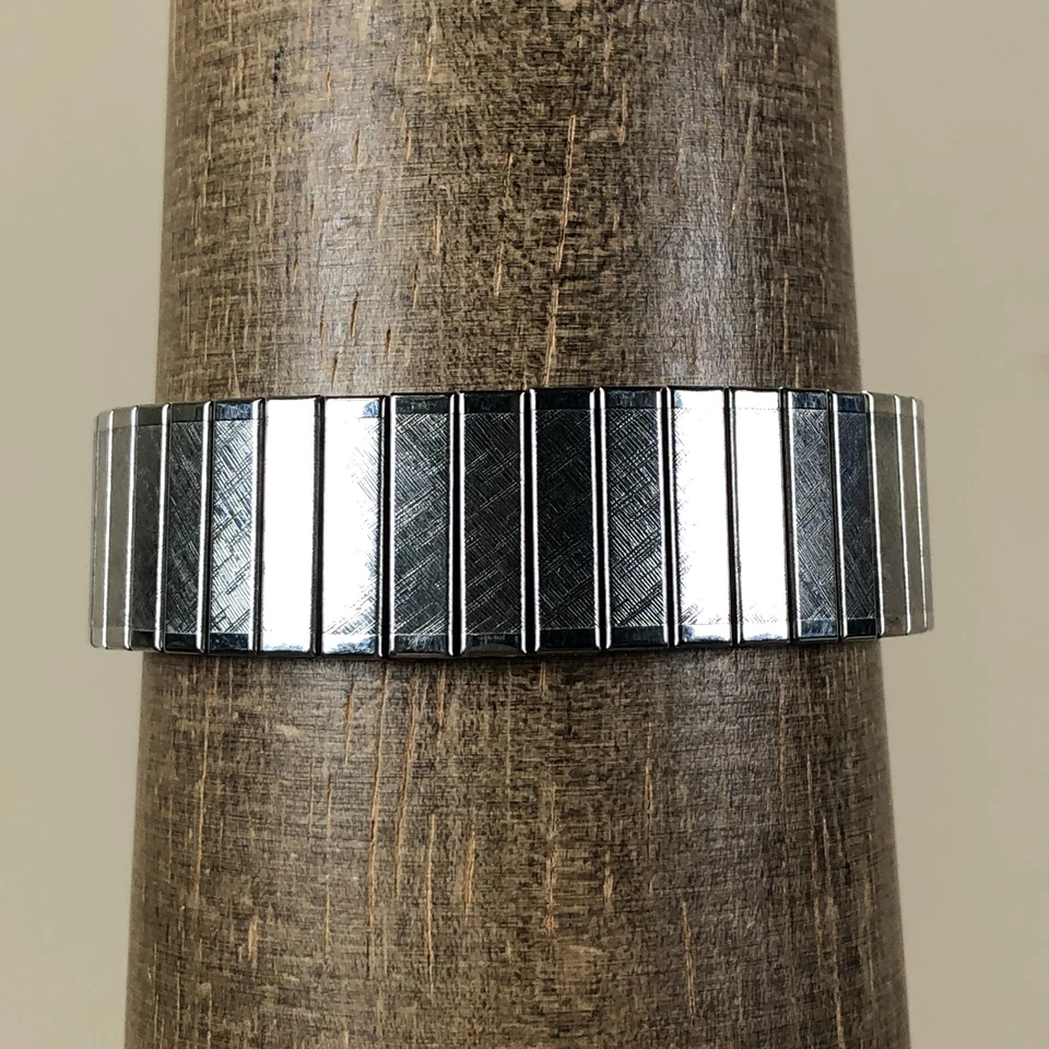 Reloj de cuerda mecánico de expansión de 33 mm fecha 20055 vintage Endura para hombre 6 1/2" Foto 4 de 4