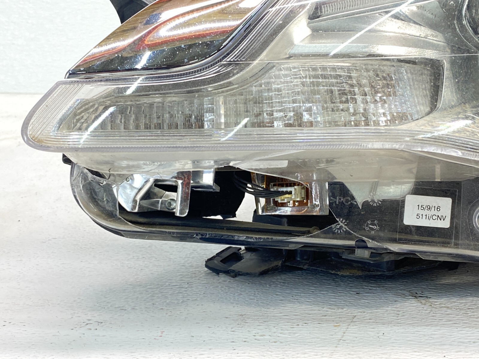 14-17 Maserati Quattroporte Left Driver HID Xenon Headlight Assy DAMAGED! OEM✅