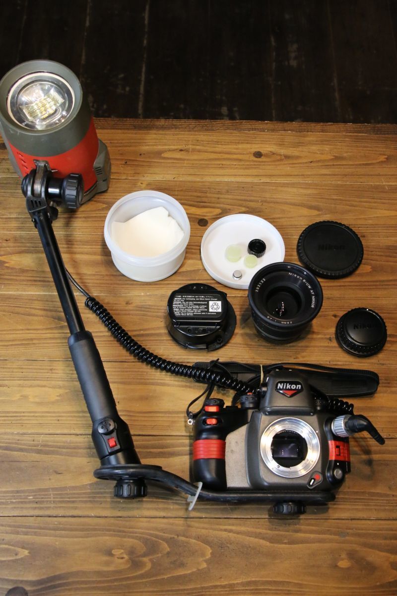 Nikon NIKONOS RS+R-UW AF 28mm F2.8+SB-104 Strobe Battery and Nikon NIKONOS RS+R-UW AF 28mm F2.8+SB-104 Strobe Battery and