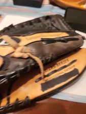 Louisville Slugger LP1350 13.5" Players Series Glove Right hand throw.