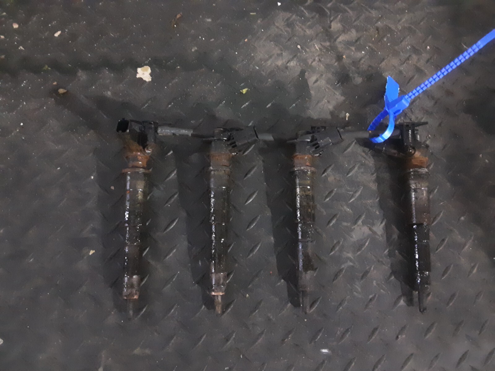 Set of 4x fuel injector renault trafic vauxhall vivaro 2.0 m9r diesel