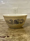Vintage 1970's PYREX Mixing Bowl HOMESTEAD 1 1/2 qts #402