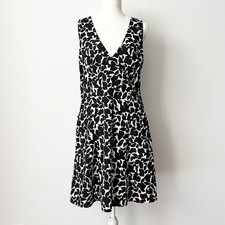 Uniqlo Fit & Flare Dress Size M Black White Floral Pockets Lightweight Travel