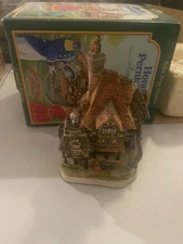 David Winter Cottages 1993 Horatio Pernickety's Amorous Intent With Box