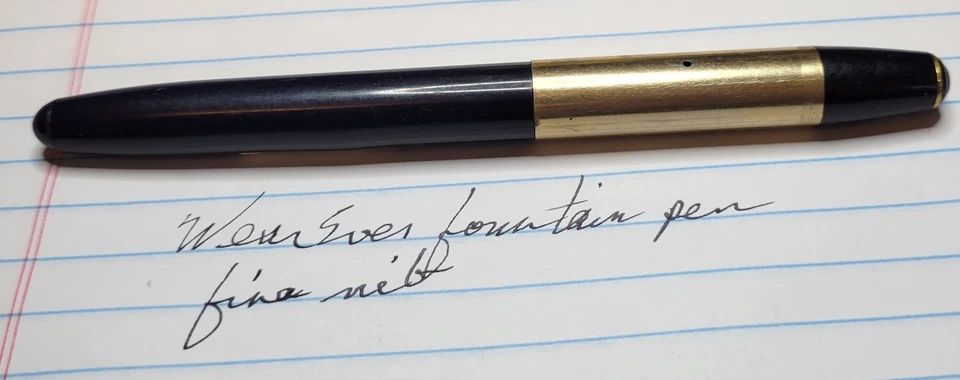 Pluma Estilográfica WearEver De Colección con Banda Grande de Latón y Plumín Fino Foto 3 de 4