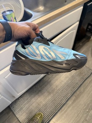 Yeezy Boost  700 Men s 5.5 Women s Size 7