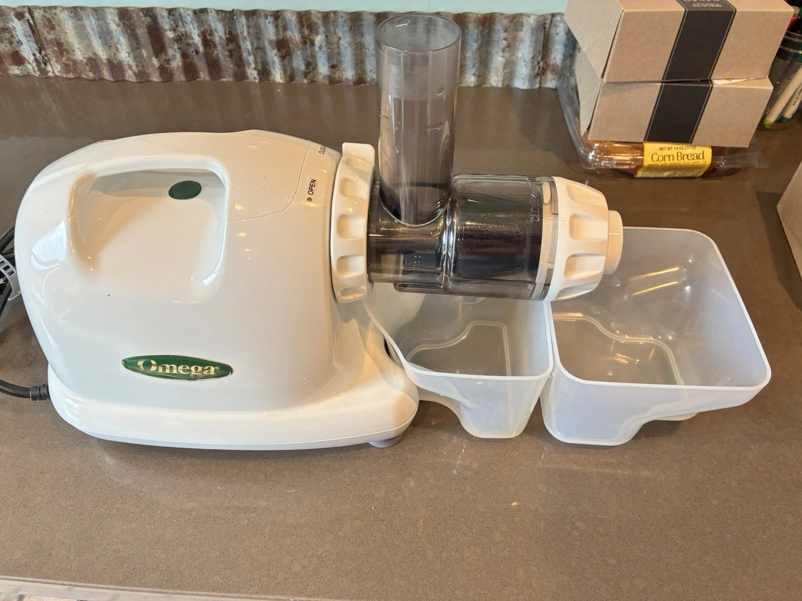 Omega 8004 Juicer Applicable for Household or Commercial Use tested working