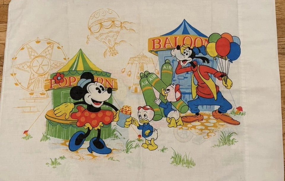 Funda de almohada vintage años 70’s/80’s Walt Disney Mickey Donald Minnie goofy at the fair Foto 2 de 4