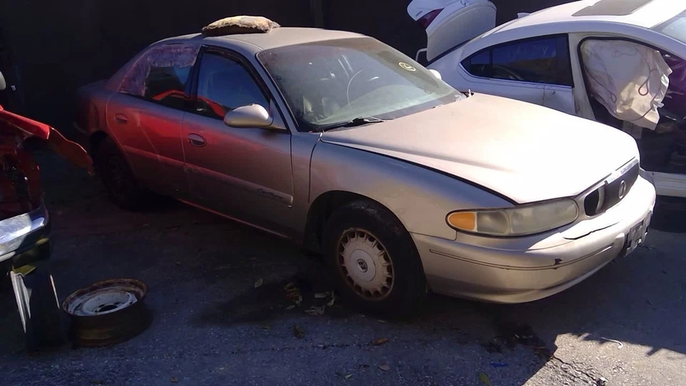 Radiator Fits 00-05 CENTURY 1295711 - Image 2 of 4