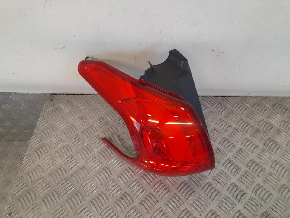 Luz trasera exterior pasajero izquierdo peugeot 2008 mk1 2013-2019 9678074280 Foto 2 de 4