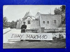 🔵 FOTO RITRATTO UOMO CON CASA E TRULLI PUGLIESI ARCHITETTURA 1960 BELLA 🤣