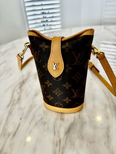 Louis Vuitton Fold Me Pouch, Like New - Picture 6 of 10