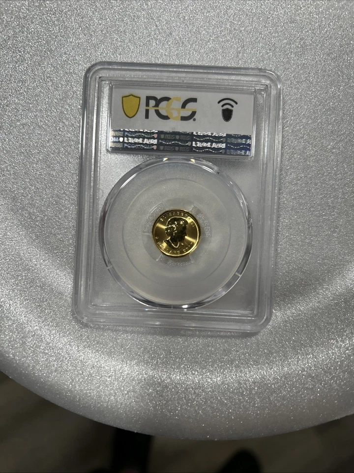 2017 Canadian Gold Maple Leaf 1/10 Troy Ounce .9999 24 Karat Gold Pure AU - Image 2 of 3