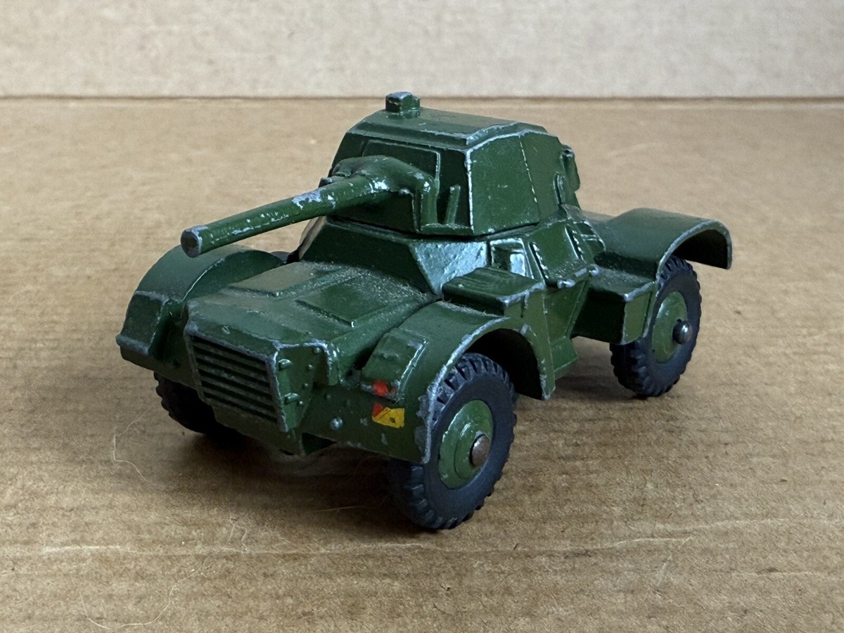 Dinky Toys Military Armoured Car, No 670, Die Cast, Green, Good