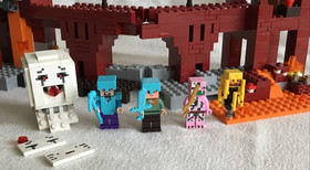 LEGO Minecraft: The Nether Fortress (21122) Complete Set w mini figs no box/inst