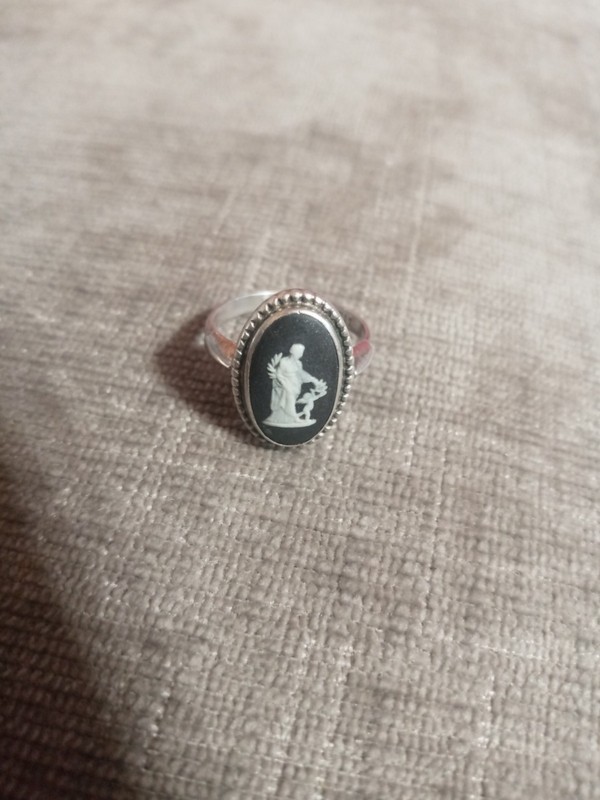 Vintage Wedgewood Sterling Silver jasper ware Cameo Ring size 7