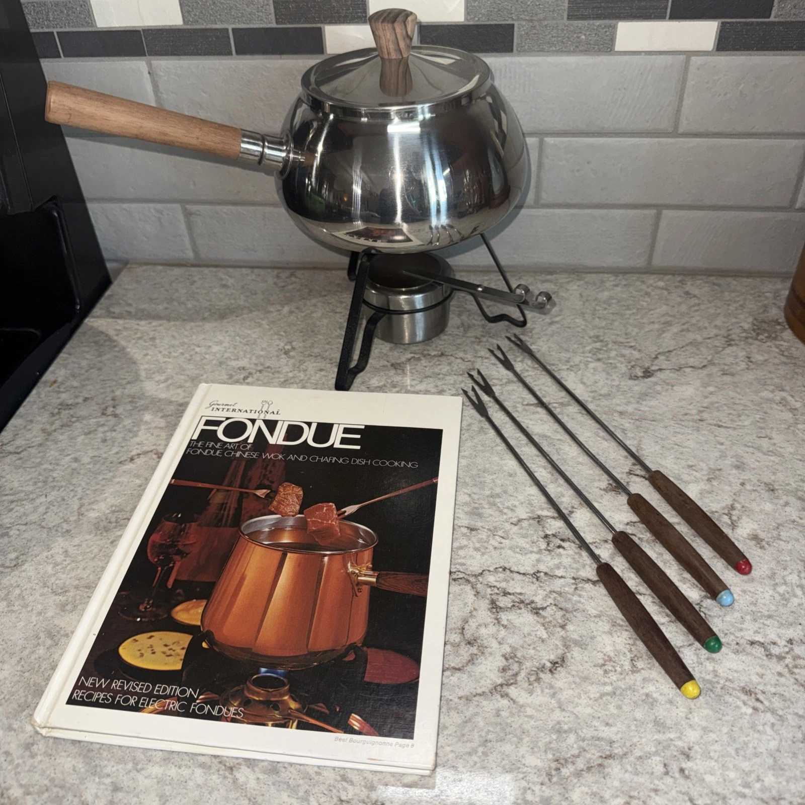 Vintage Gourmet International Stainless Steel Fondue Set Forks Cookbook Stand