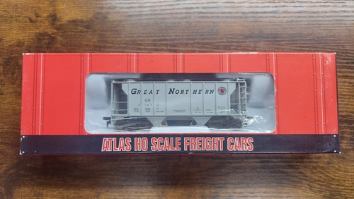 HO Scale Atlas 1819 PS-2 2 Bay Covered Hopper Great Northern #71470  | Zustand: New