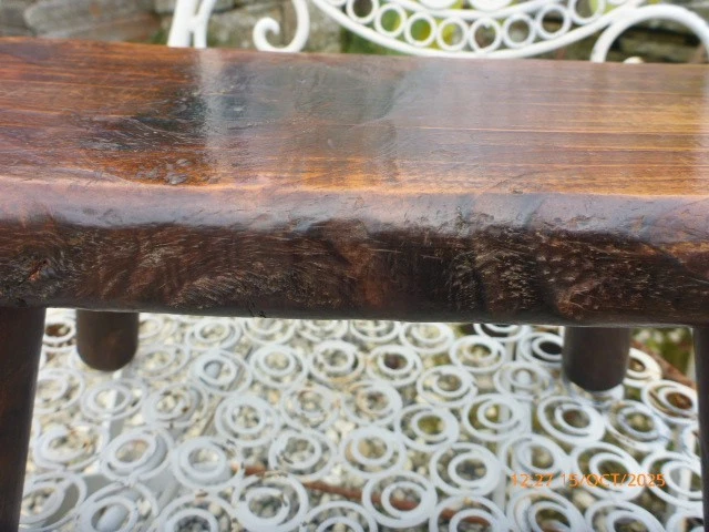 Antiguo taburete rústico pequeño de madera de pino de cuatro patas gran pátina Foto 4 de 4