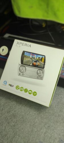 Sony Ericsson Xperia Play Console Smartphone   r800i - Bild 1 von 12