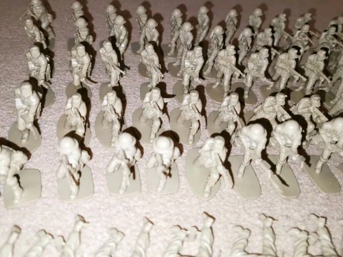 Airfix WW2 Mixed British Infantry & German Desert Corps 96 Unpainted Figures - Picture 2 of 13