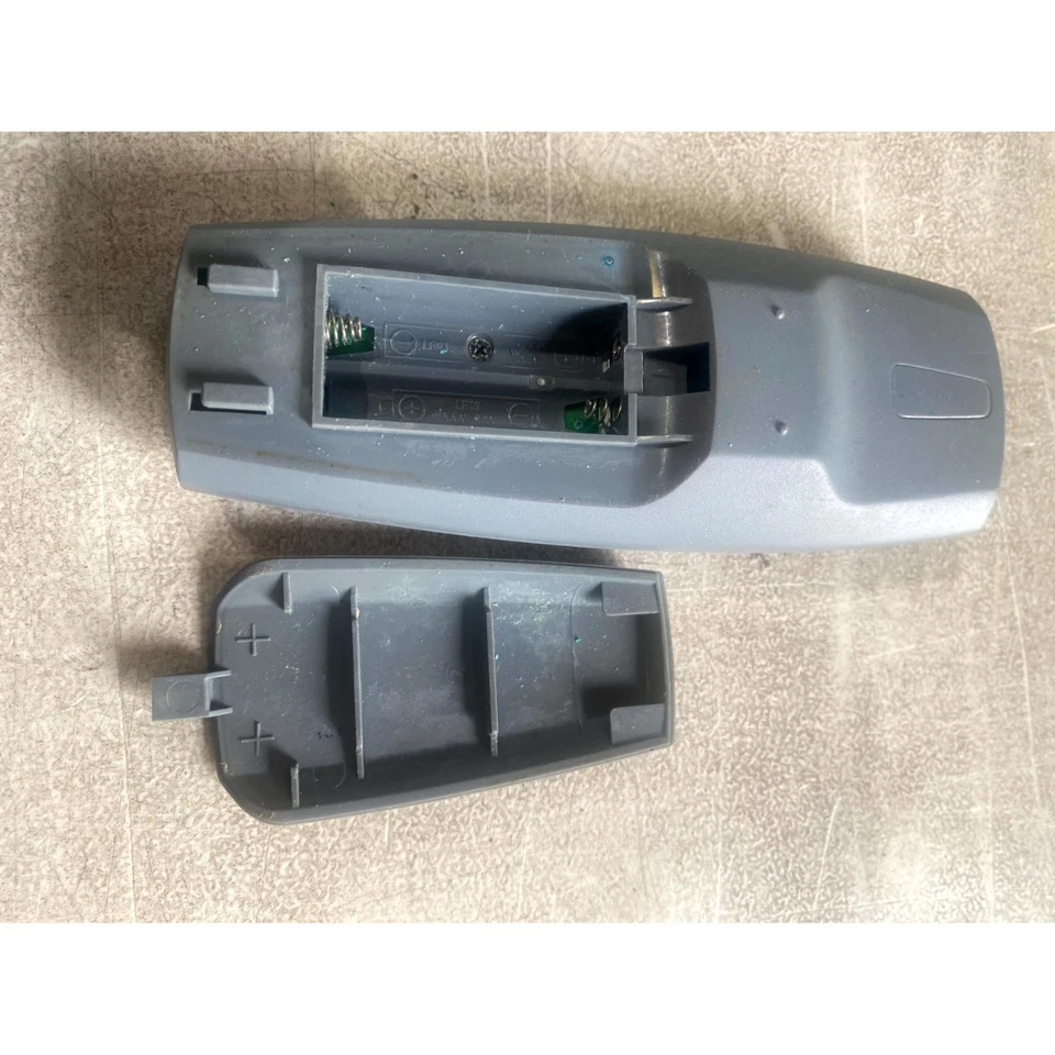 Infocus 27700B Remote Control Wireless Handheld Ergonomic for SP8602 Projector - Image 4 of 4