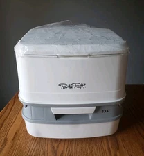 THETFORD  PORTA POTTI 135 THETFORD 92860  NEW Open Box