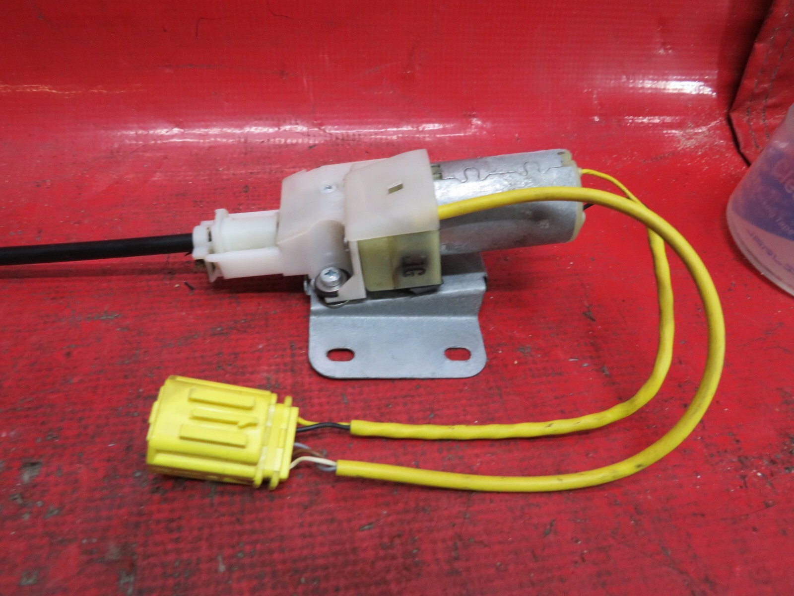2006 BENTLEY FLYING SPUR FRONT LEFT SEATBELT ACUATOR