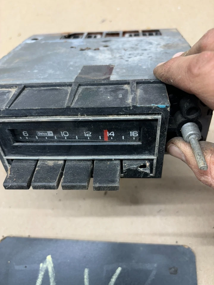 75 76 77 78 C10 K10 Impala Corvette Nova 1977 radio AM Delco núcleo original 9345288 OEM Foto 3 de 4