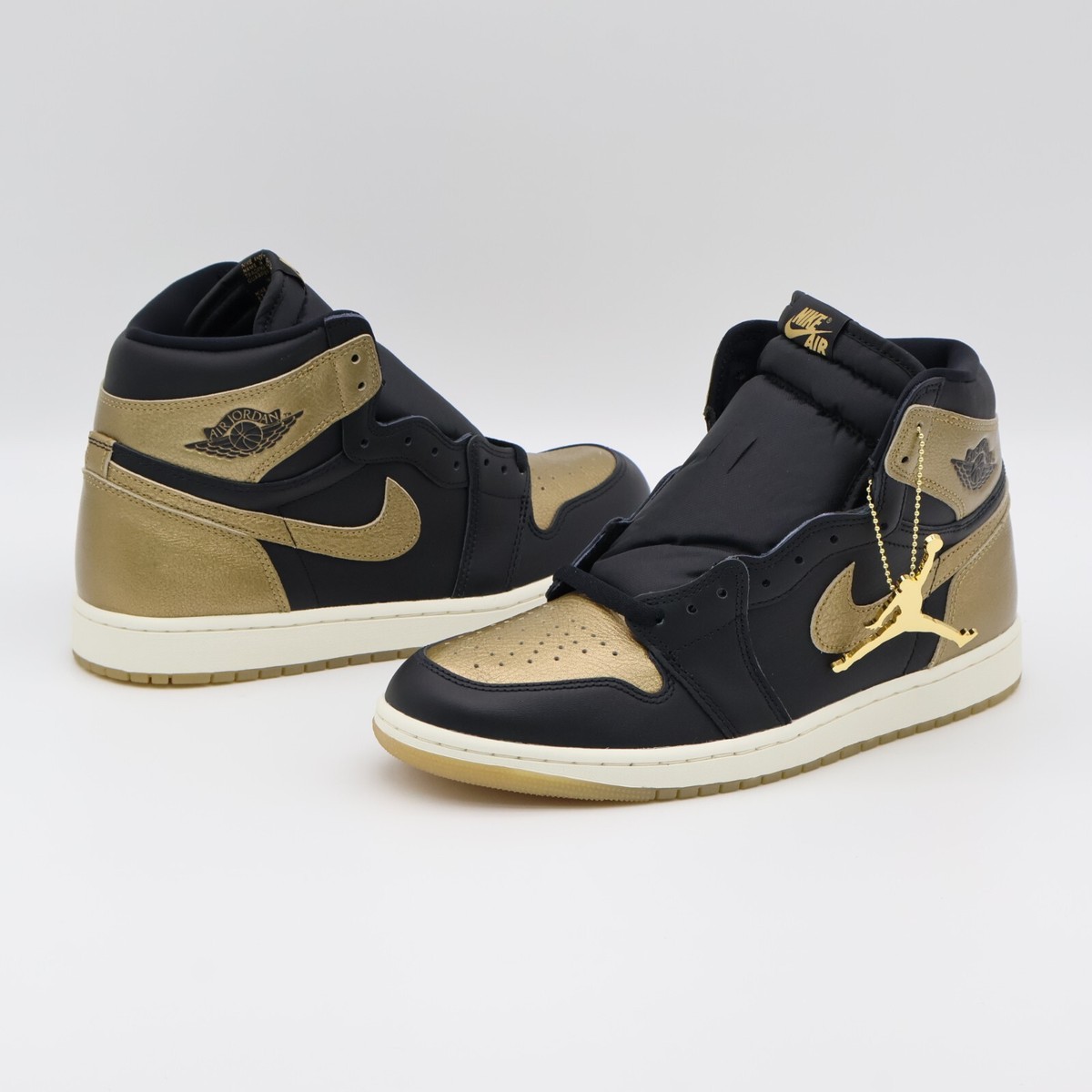DZ5485-071 Nike Air Jordan 1 Retro High OG Black and Gold (Men's