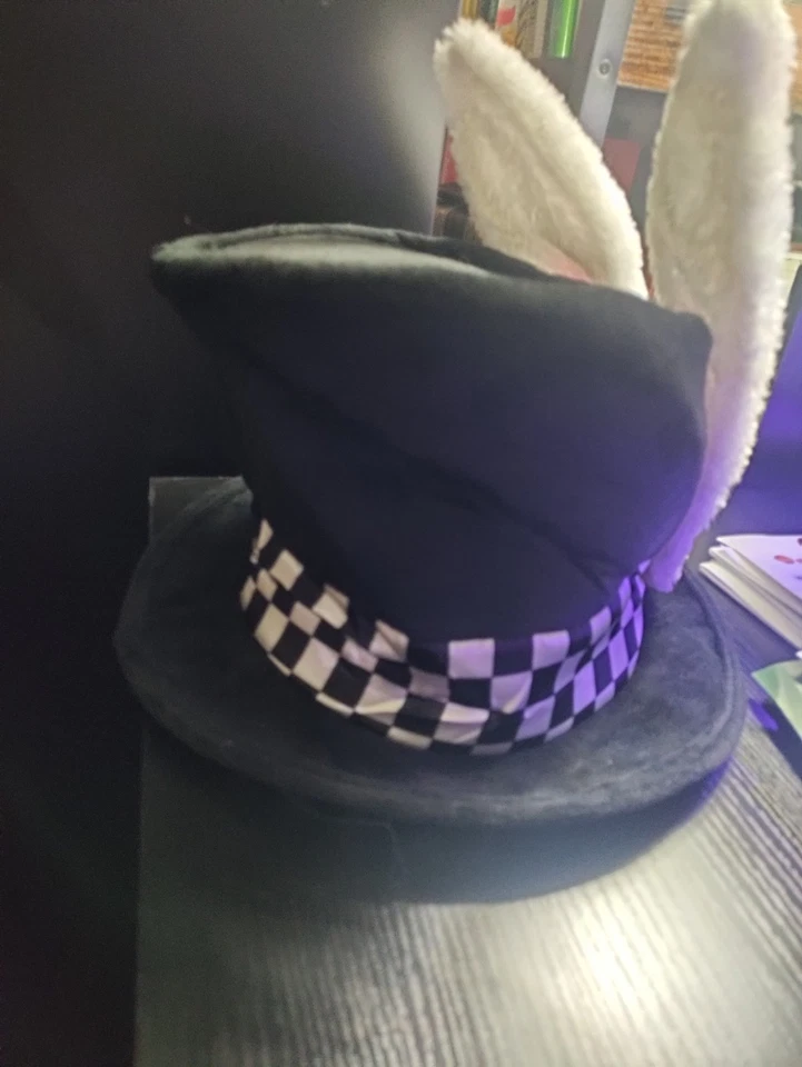 Sombrero de terciopelo negro Alicia en el País de las Maravillas Sombrerero Loco con orejas de conejo Foto 3 de 4