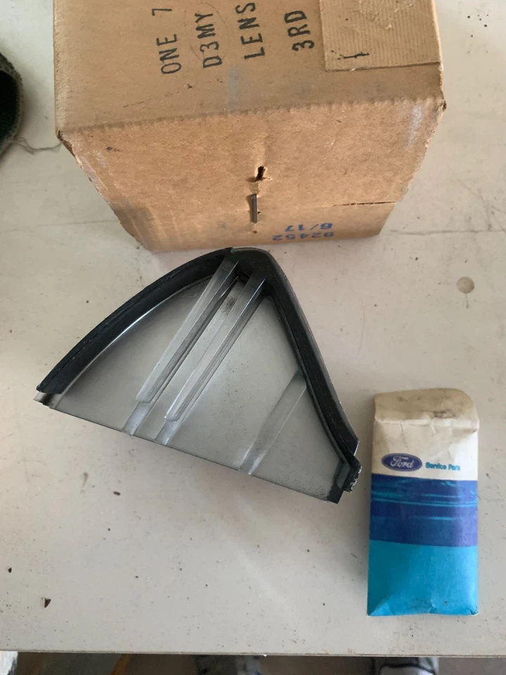 NOS 1973 1974 MERCURY MARQUIS LH FRONT PARKING LAMP LENS   D3MY-13209-B - Image 3 of 3