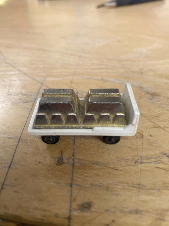 MATCHBOX SUPER KINGS - #K19 GRUPPO 4 RICAMBI ORIGINALE RIMORCHIO ORO IDEALE SE N - Immagine 2 di 4