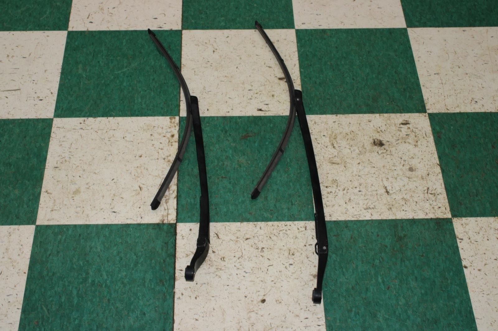 13-18 Flying Spur Black Front Windshield Pair LH RH 2x Wiper Arms OEM Factory OE