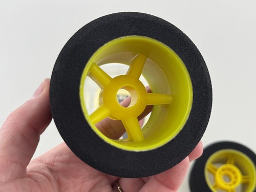 Ellegi PY25M gomme in spugna + cerchio post. Serpent 1:8 SH25 (2pz) modellismo - Imagen 2 de 4